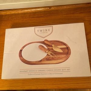Twine Living Co. Gourmet Wood & Ceramic Cheese Board Set. Brand New.